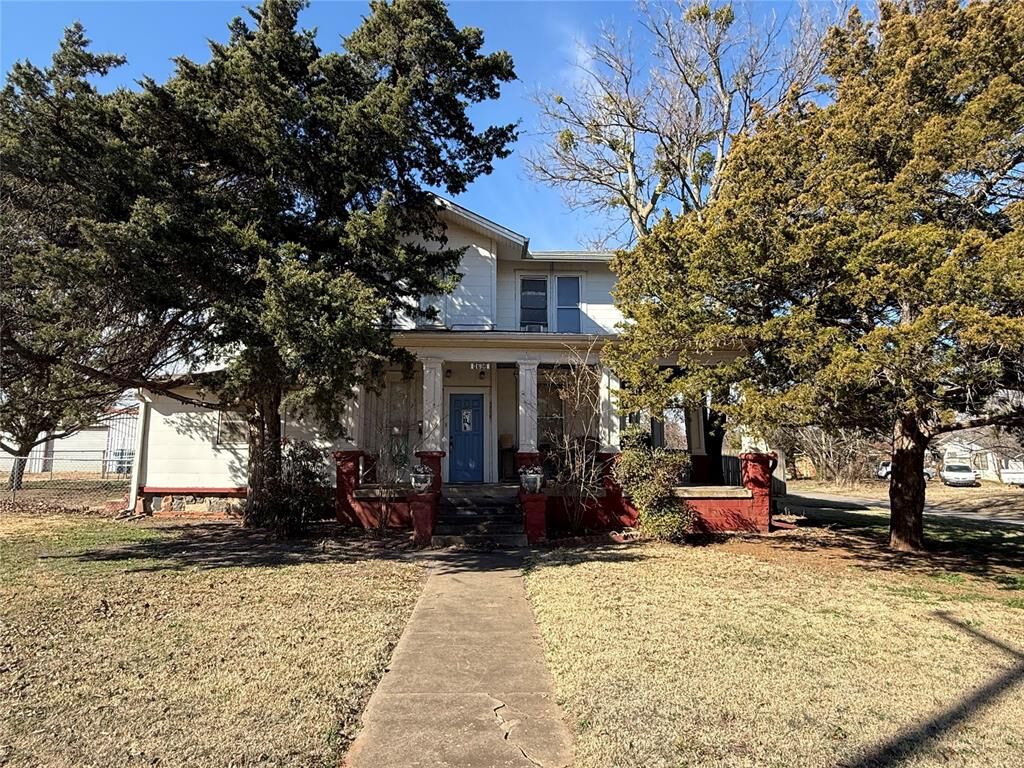 Property Photo:  1702 S 8th Street  OK 73018 