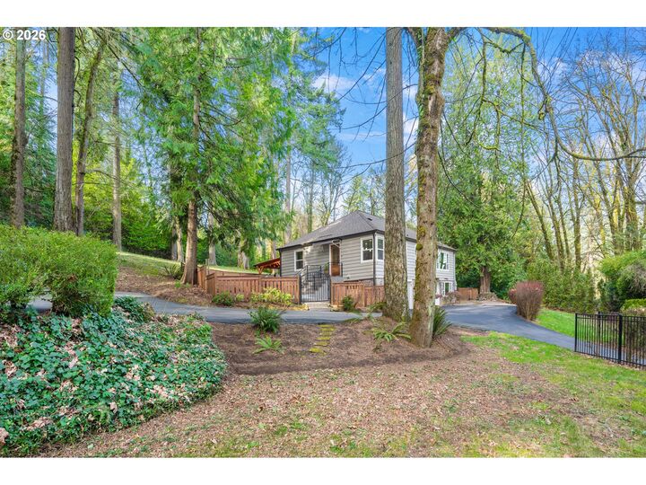 Property Photo:  11505 SW Boones Ferry Rd  OR 97219 