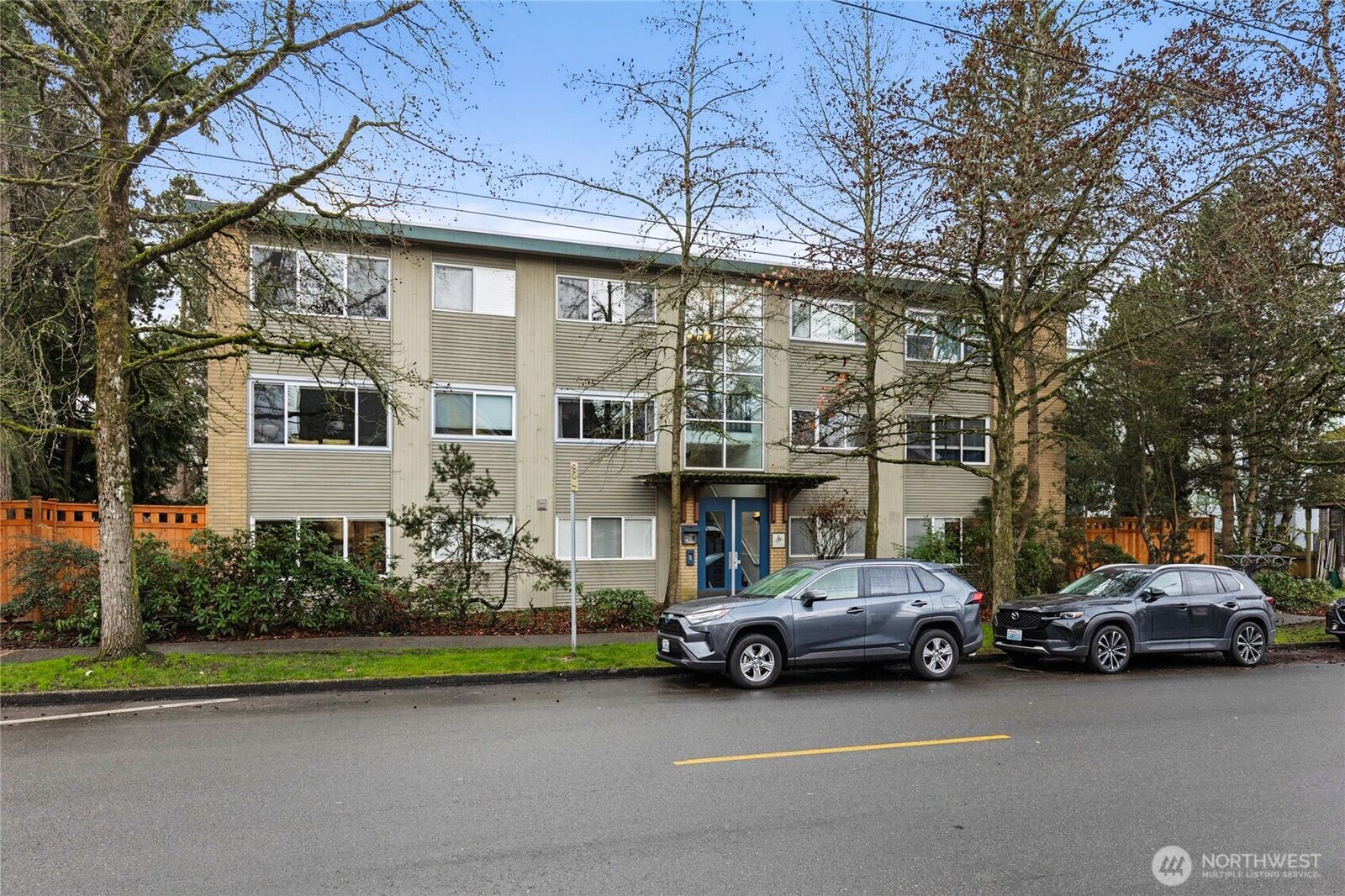 Property Photo:  2111 E John Street 202  WA 98112 