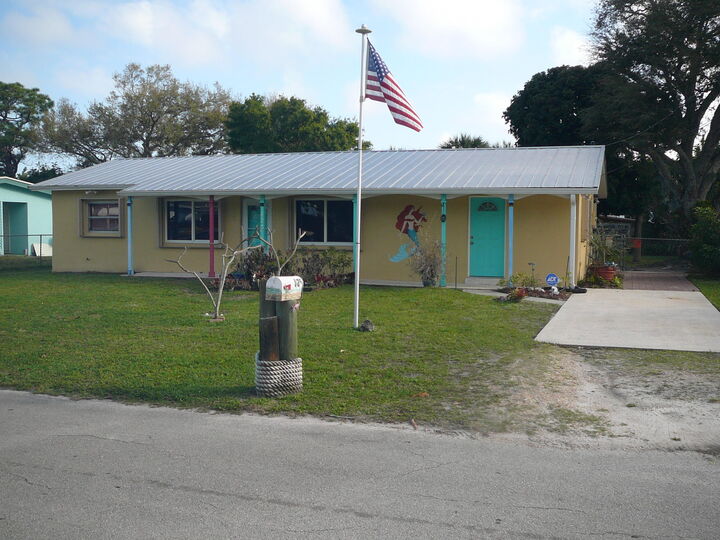 Property Photo:  125 Garden Avenue  FL 34982 