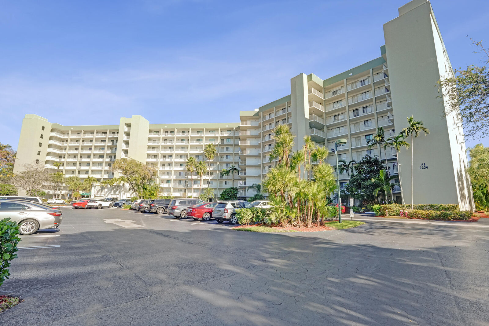 Property Photo: 2334 S Cypress Bend Drive 907 FL 33069