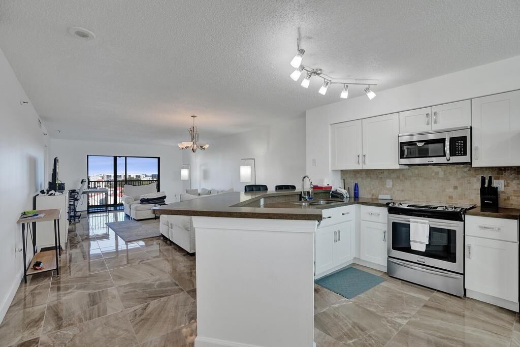 Property Photo: 2334 S Cypress Bend Drive 907 FL 33069