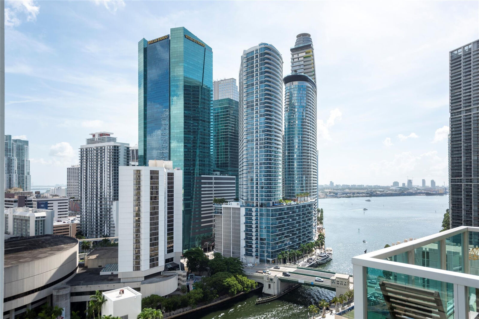 Property Photo:  41 SE 5th Street 1315  FL 33131 