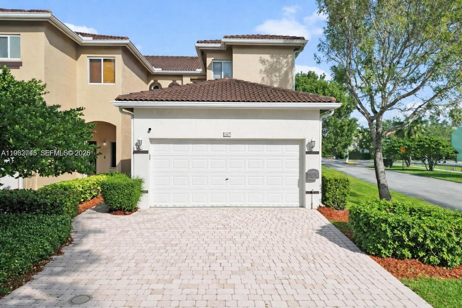 Property Photo:  2467 SE 19th St  FL 33035 