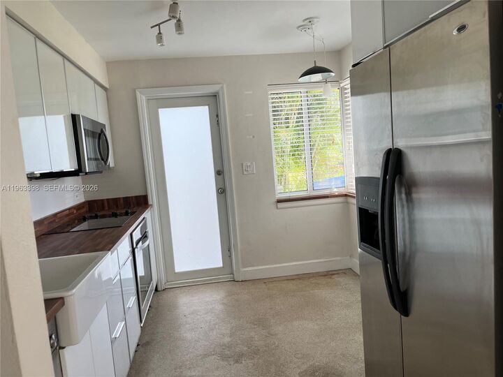 Property Photo: 1413 NE 21st St 2 FL 33305