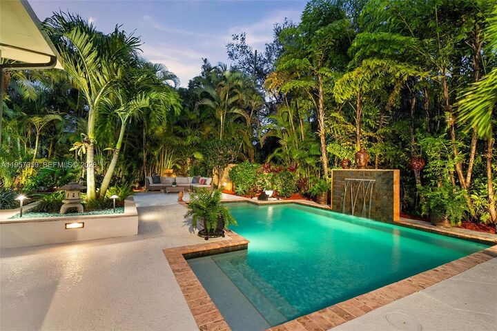 Property Photo:  62 NE 110th St  FL 33161 