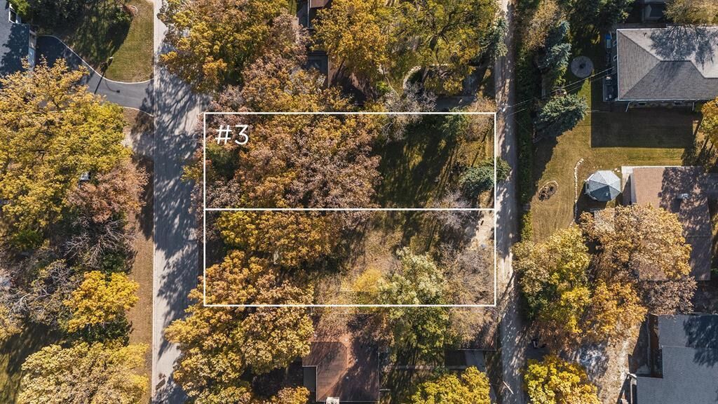 Property Photo:  2082 Burton Avenue  MB R2E 0J8 