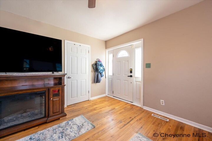 Property Photo:  2532 E 9th St  WY 82001 