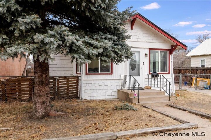 Property Photo:  1114 W 27th St  WY 82001 