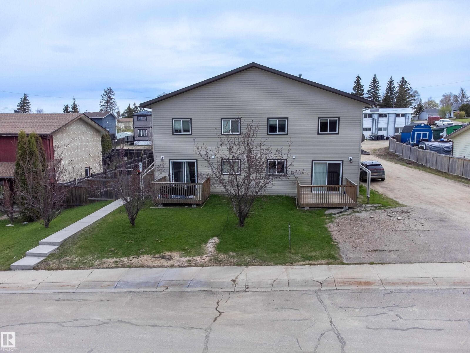 Property Photo: 914 9 Street AB T9M 1H8