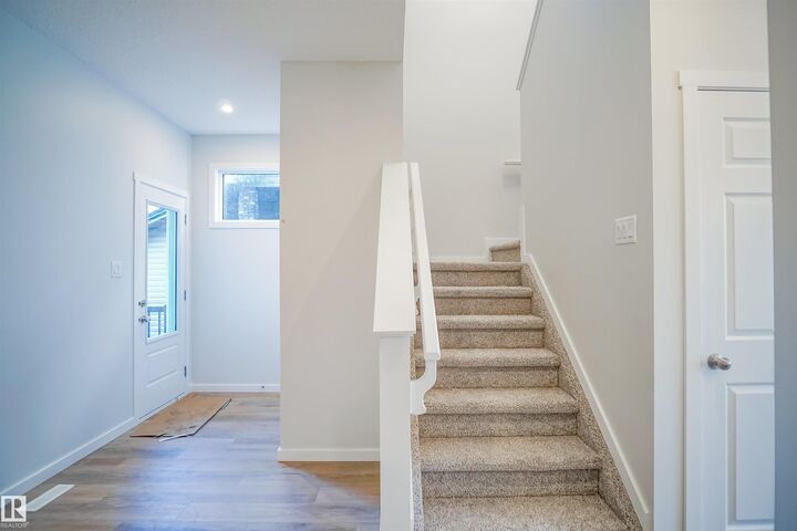 Property Photo:  928 15 Avenue NW  AB T6T 2V2 