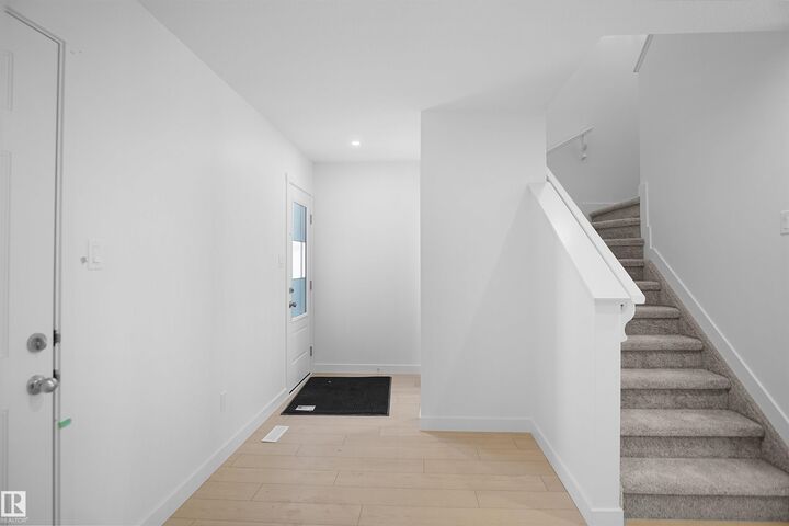 Property Photo:  930 15 Avenue NW  AB T6T 2V2 