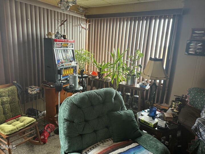 Property Photo:  408 South Avenue E  ND 58631 