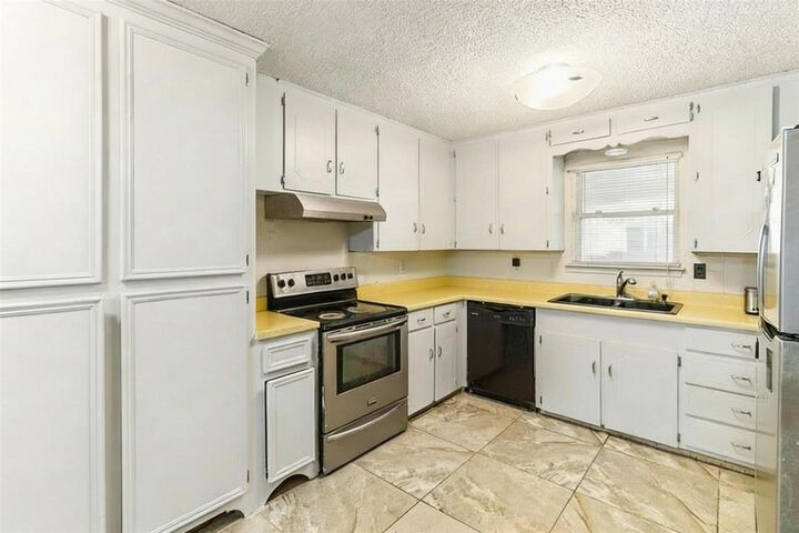 Property Photo: 103 S Ringgold Street TX 77486