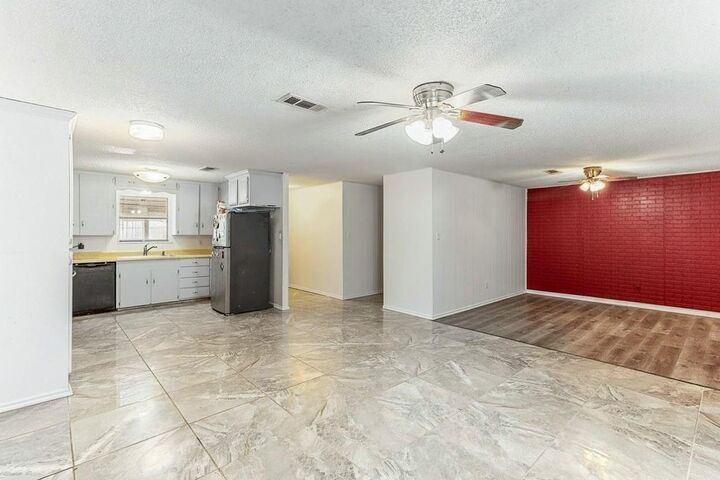 Property Photo:  103 S Ringgold Street  TX 77486 