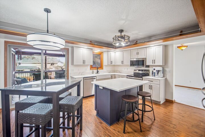 Property Photo:  7123 N Valley Drive  IA 50322 