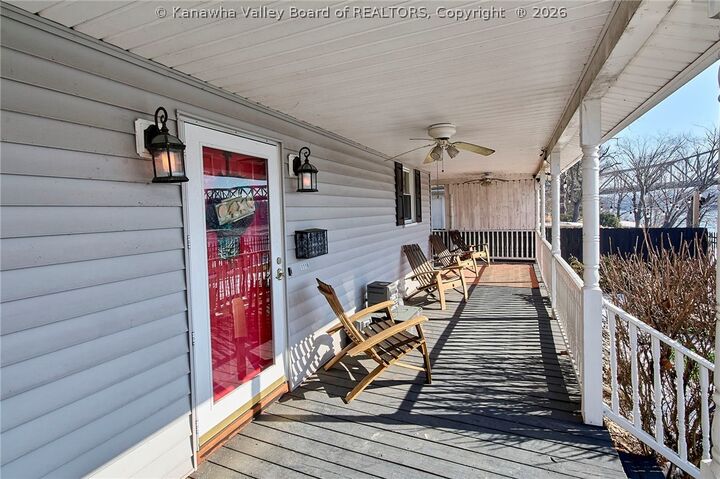 Property Photo:  1118 Kanawha Avenue  WV 25064 