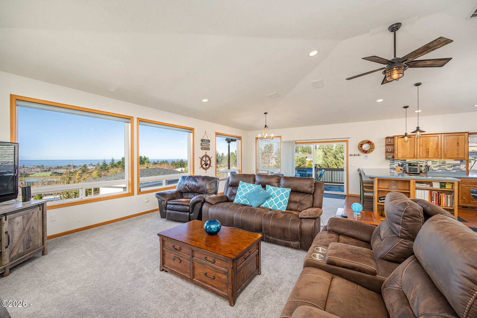 Property Photo:  1015 NE 7th Street  OR 97365 