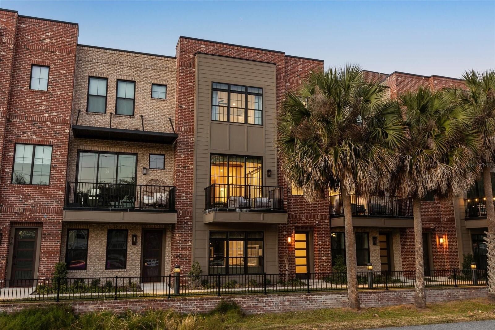 Property Photo:  68 N Park Avenue  FL 34787 