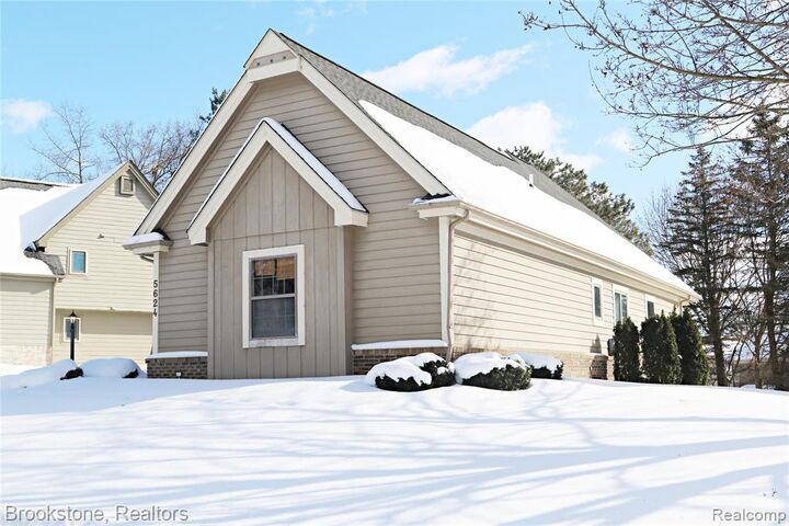 Property Photo: 5624 Northcrest Crossing MI 48346 2749