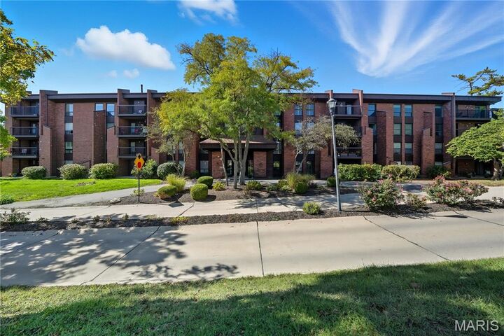 Property Photo:  585 Coeur De Royale Drive 405  MO 63141 