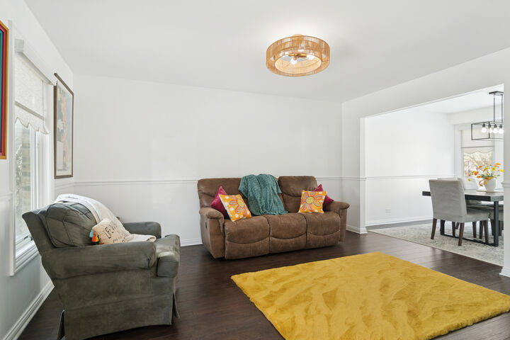 Property Photo:  1318 Gail Drive  IL 60089 