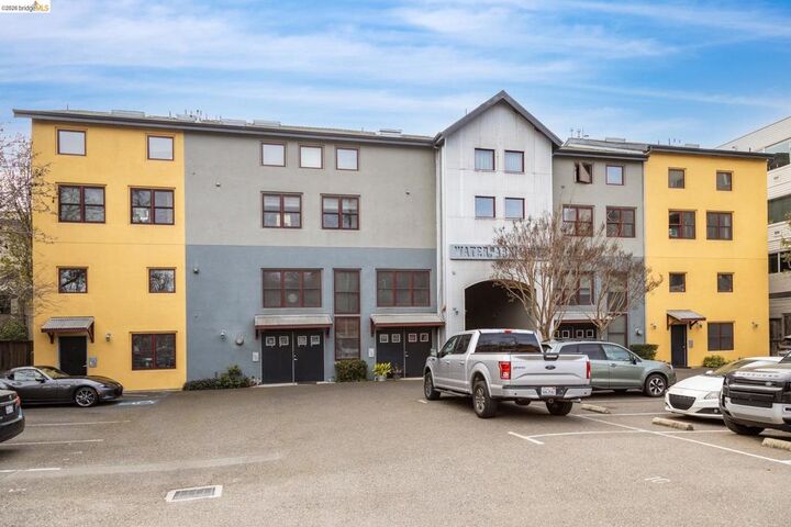 Property Photo:  2875 Glascock St 209  CA 94601 