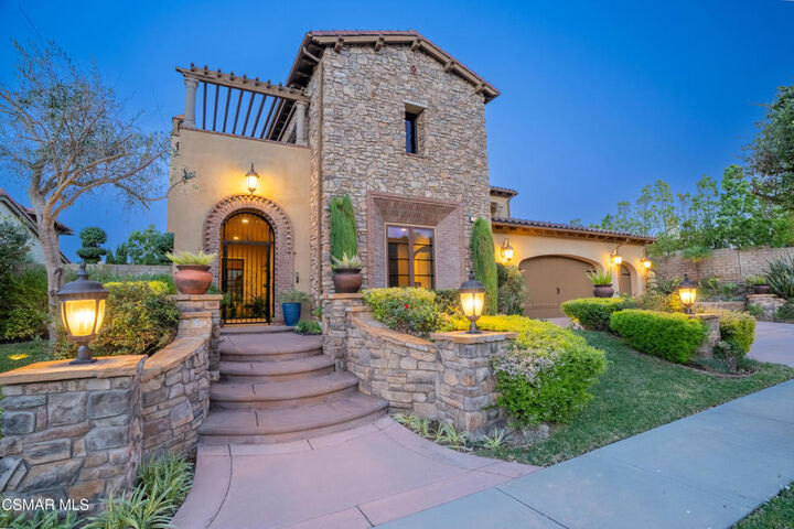 Property Photo:  796 Via Sedona  CA 91320 