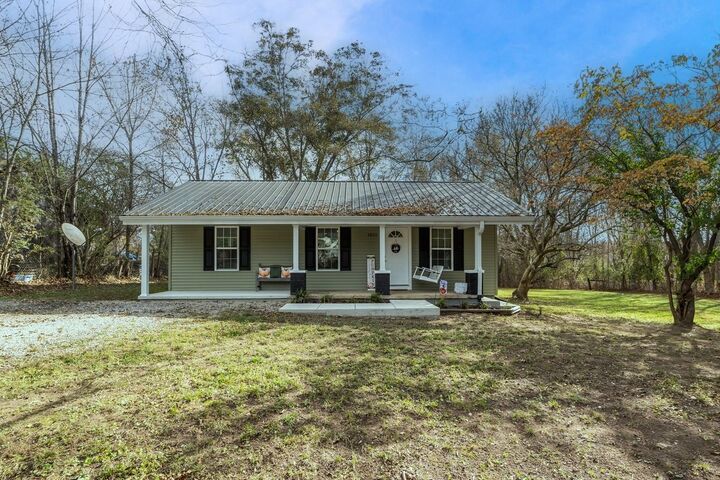 Property Photo: 1011 S Spring St TN 37355