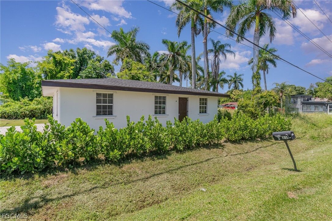 Property Photo:  21 Cabana Avenue  FL 33903 