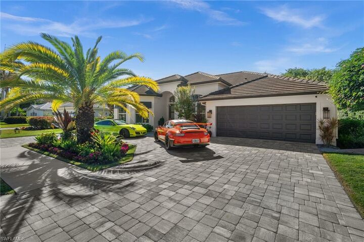 Property Photo:  985 Spanish Moss Trl  FL 34108 