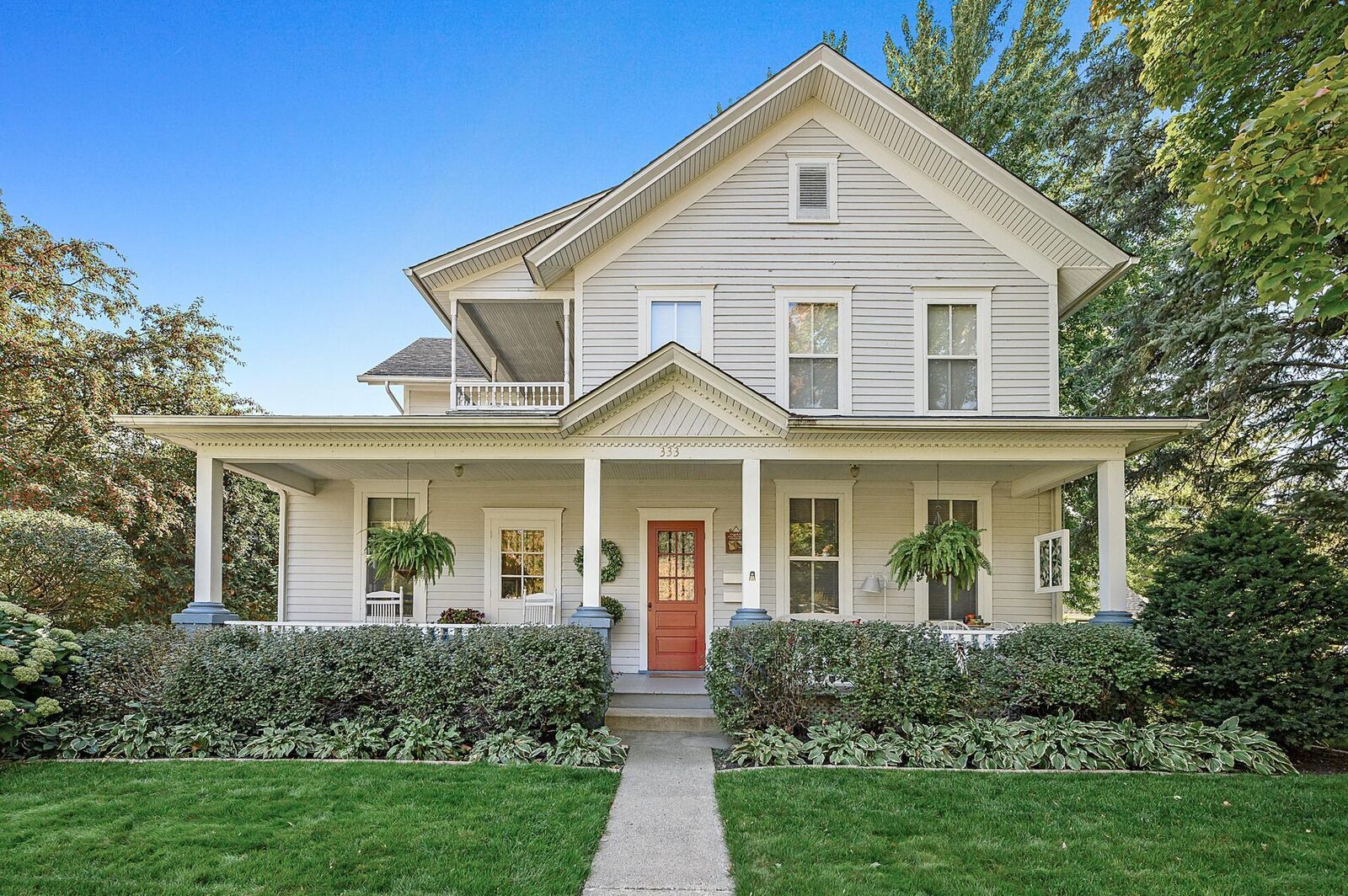 Property Photo:  333 W 2nd Street  MN 55387 