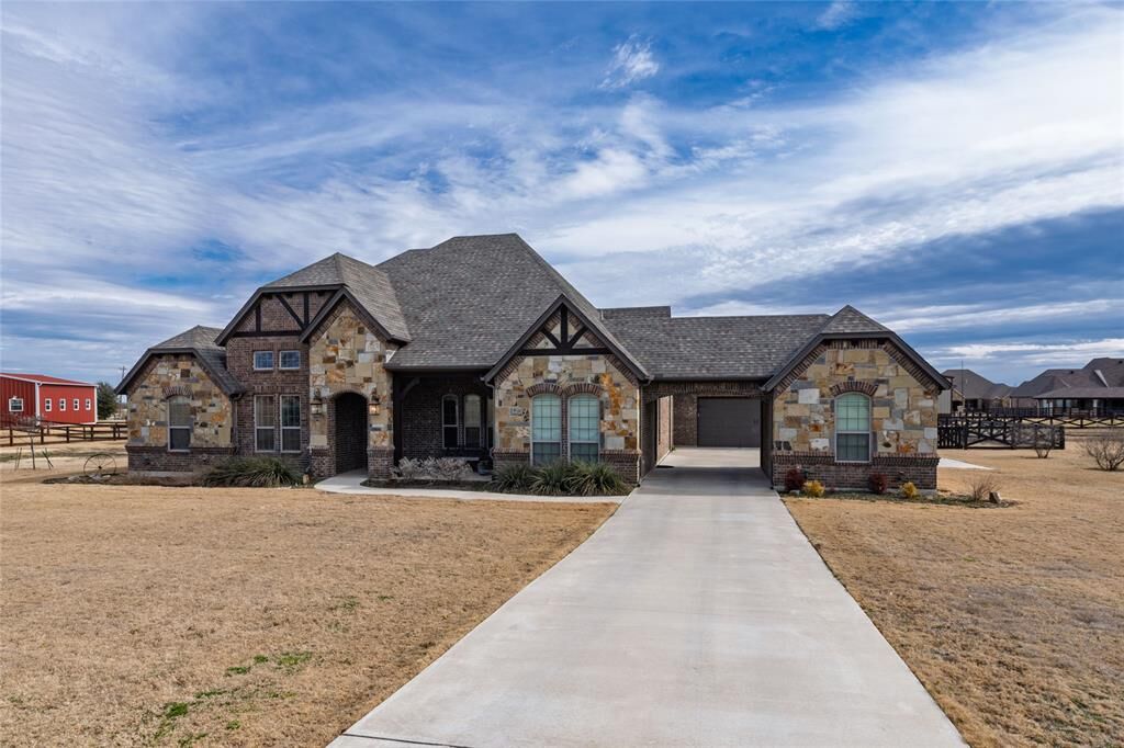 Property Photo:  9111 Iron Mountain Trail  TX 76247 