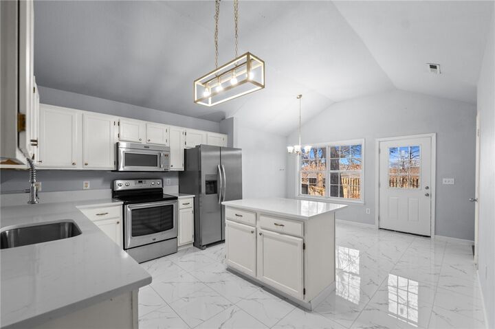 Property Photo:  2400 SW Choctaw Street  AR 72712 