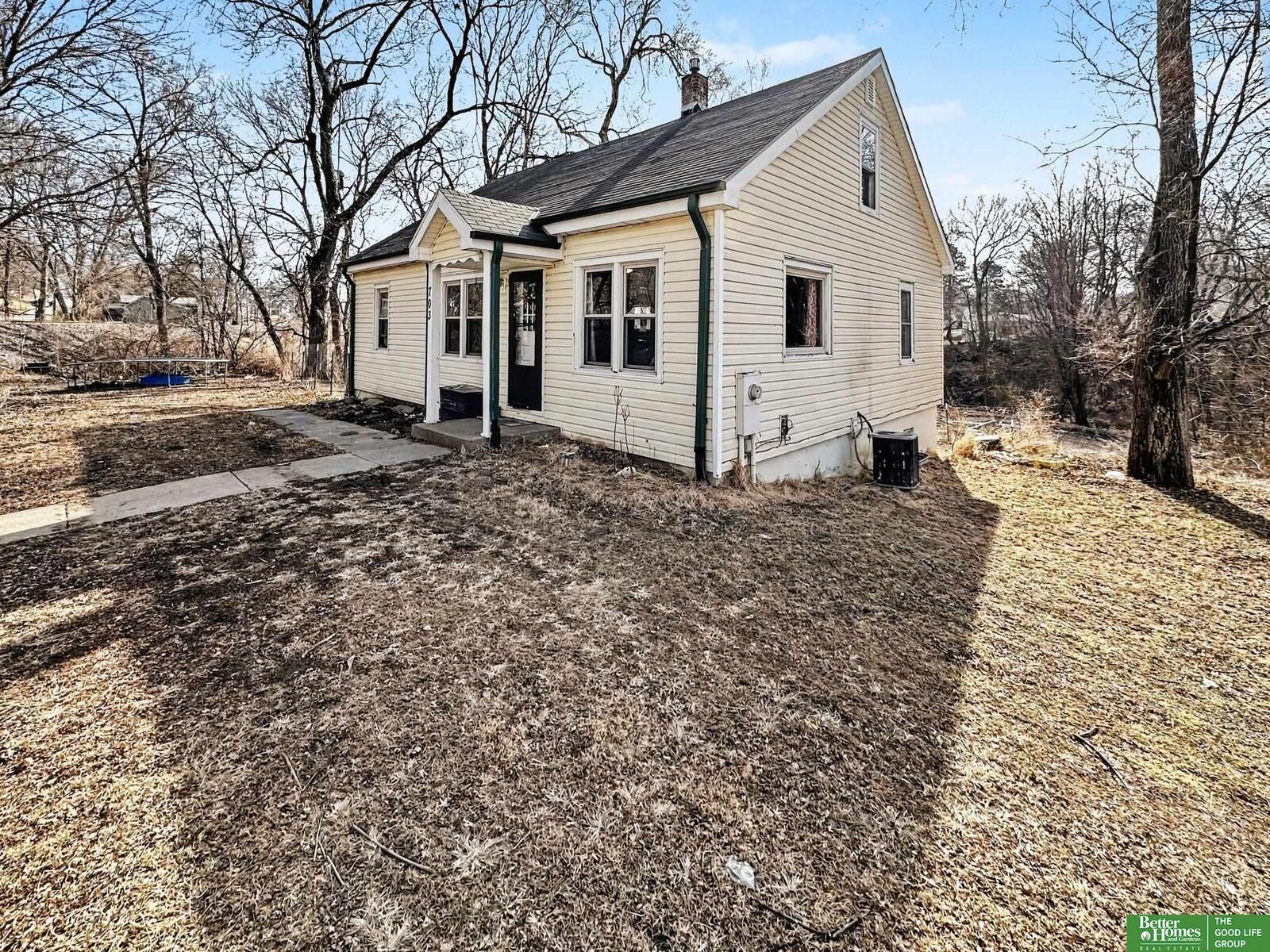 Property Photo:  703 6th Avenue  NE 68410 