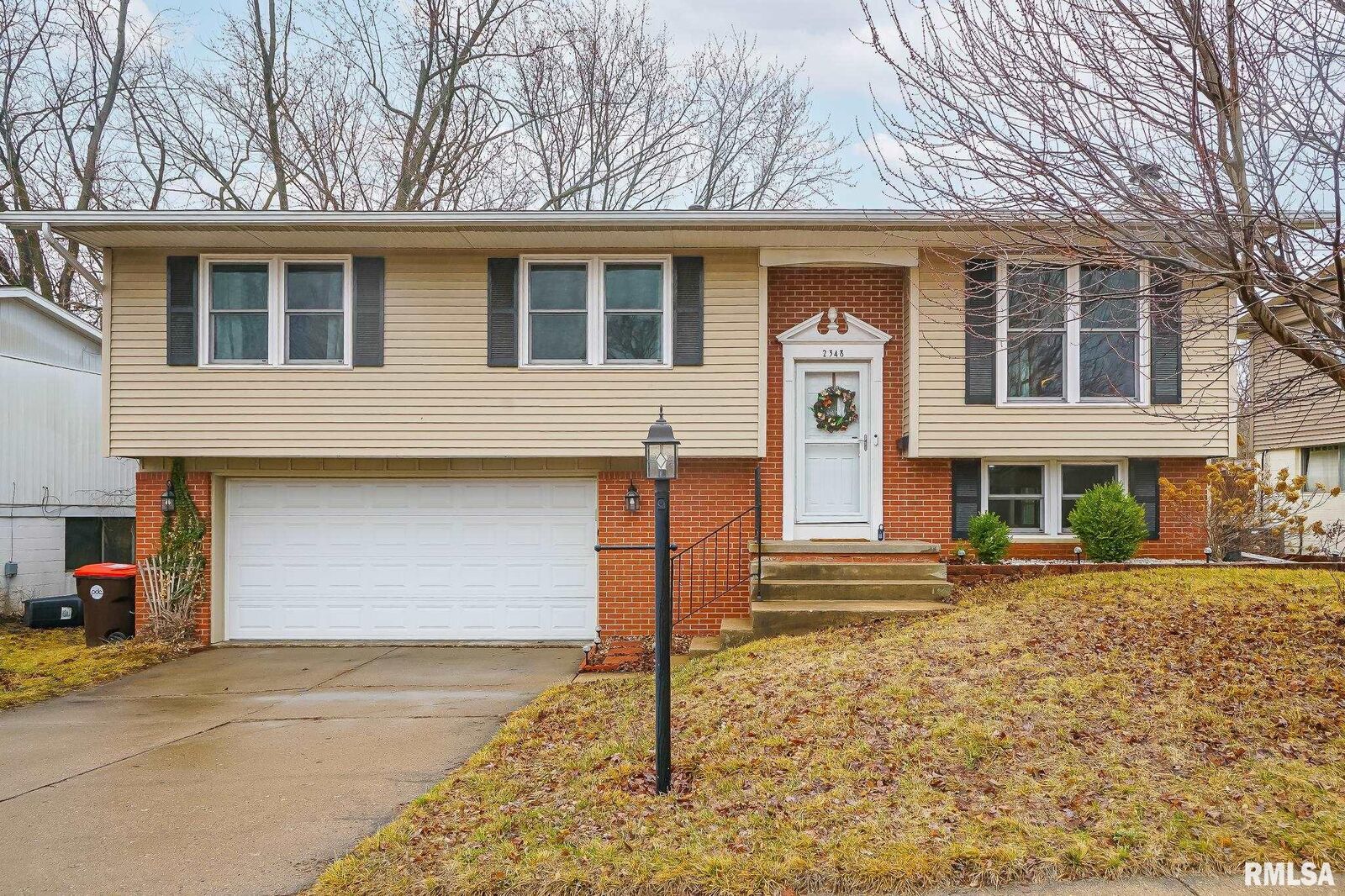 Property Photo: 2348 W Carriage Lane IL 61614