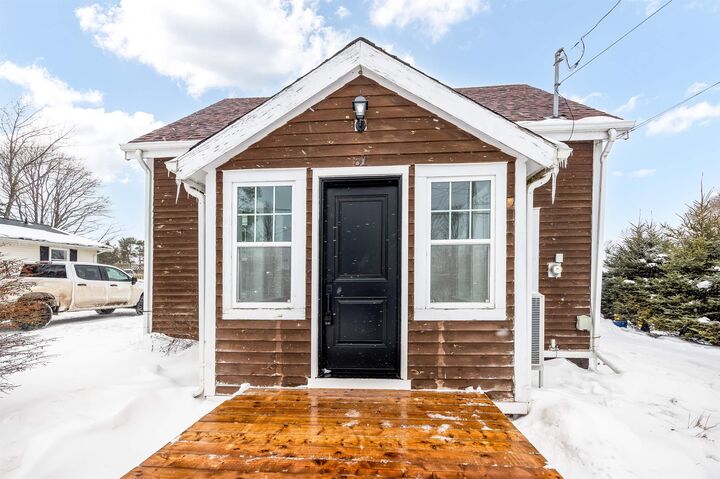 Property Photo: 51 Pleasant Street PE C0B 1M0