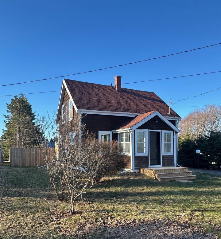 Property Photo:  51 Pleasant Street  PE C0B 1M0 
