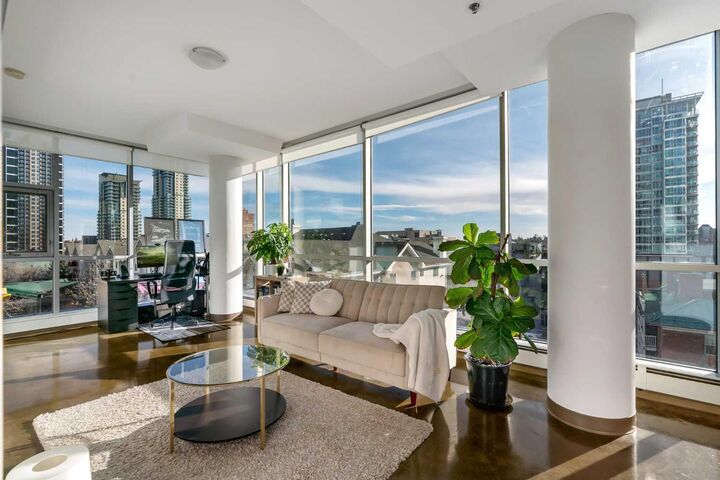 Property Photo: 135 13 Avenue SW 509 AB T2R 0W8