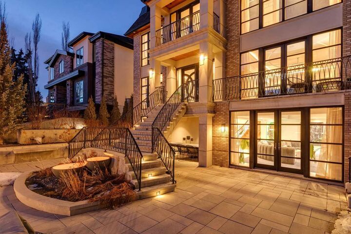 Property Photo:  1118 Premier Way SW  AB T2R 1L6 