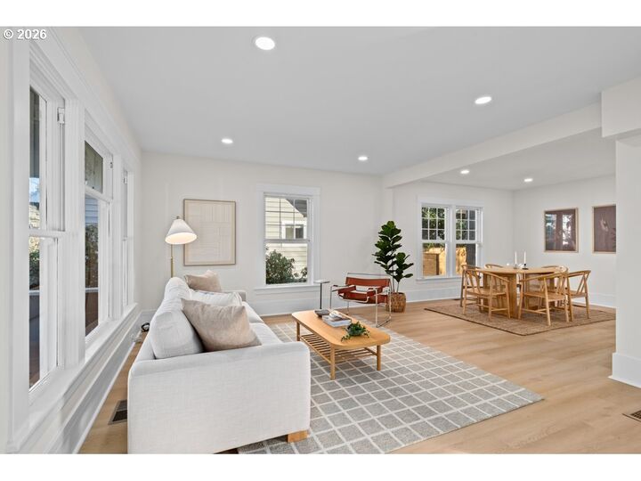 Property Photo:  2136 N Webster St  OR 97217 