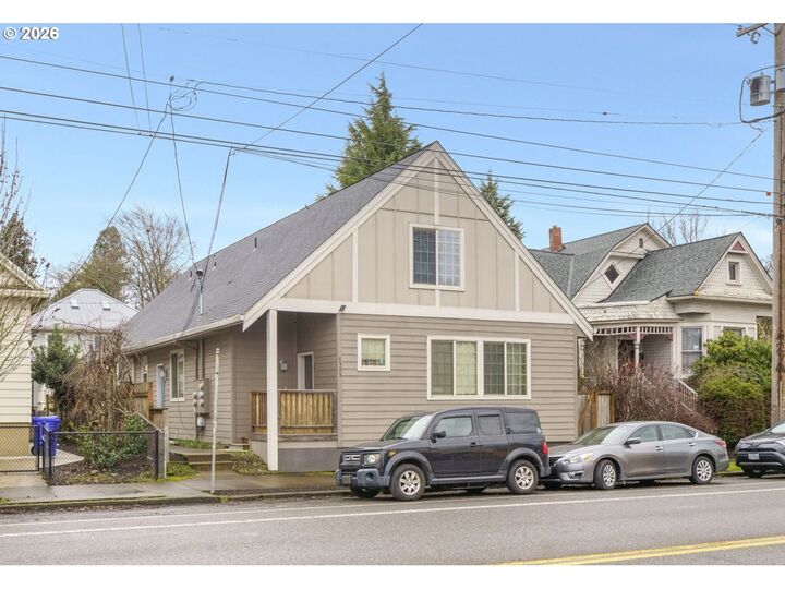 Property Photo:  3324 SE 11th Ave  OR 97202 