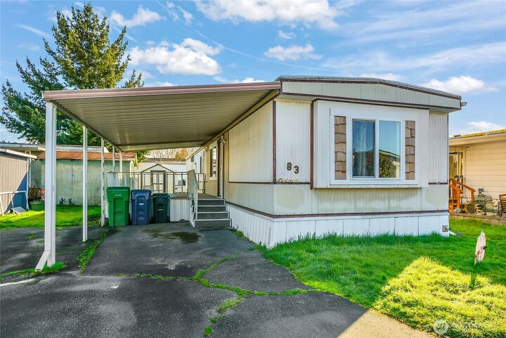 Property Photo:  16600  25th Avenue NE 83  WA 98271 