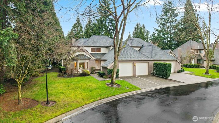 Property Photo:  1726  Bellevue Way NE  WA 98004 