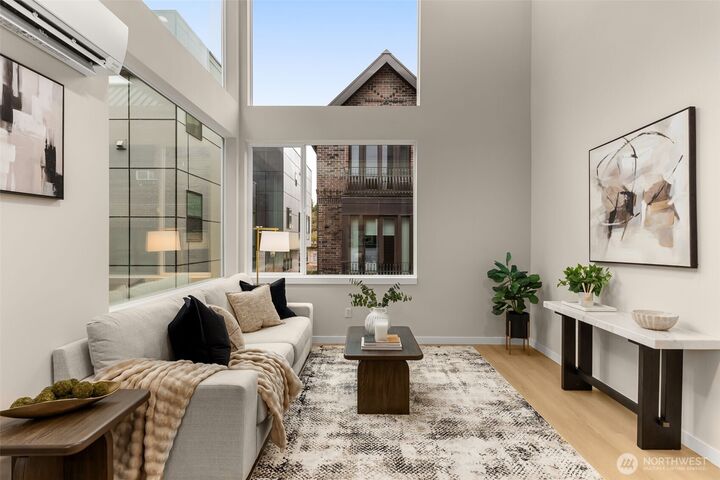 Property Photo:  1123 C  10th Avenue E  WA 98102 