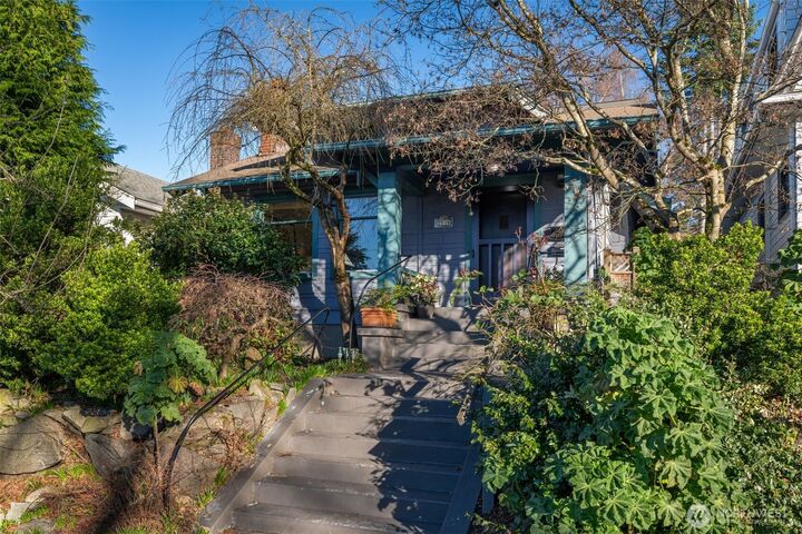 Property Photo:  2540  1st Avenue W  WA 98119 