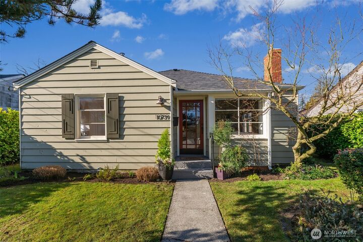 Property Photo:  10739  Fremont Avenue N  WA 98133 