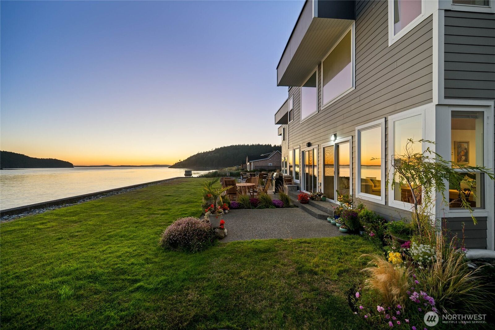 Property Photo:  2309  Skyline Way 5  WA 98221 