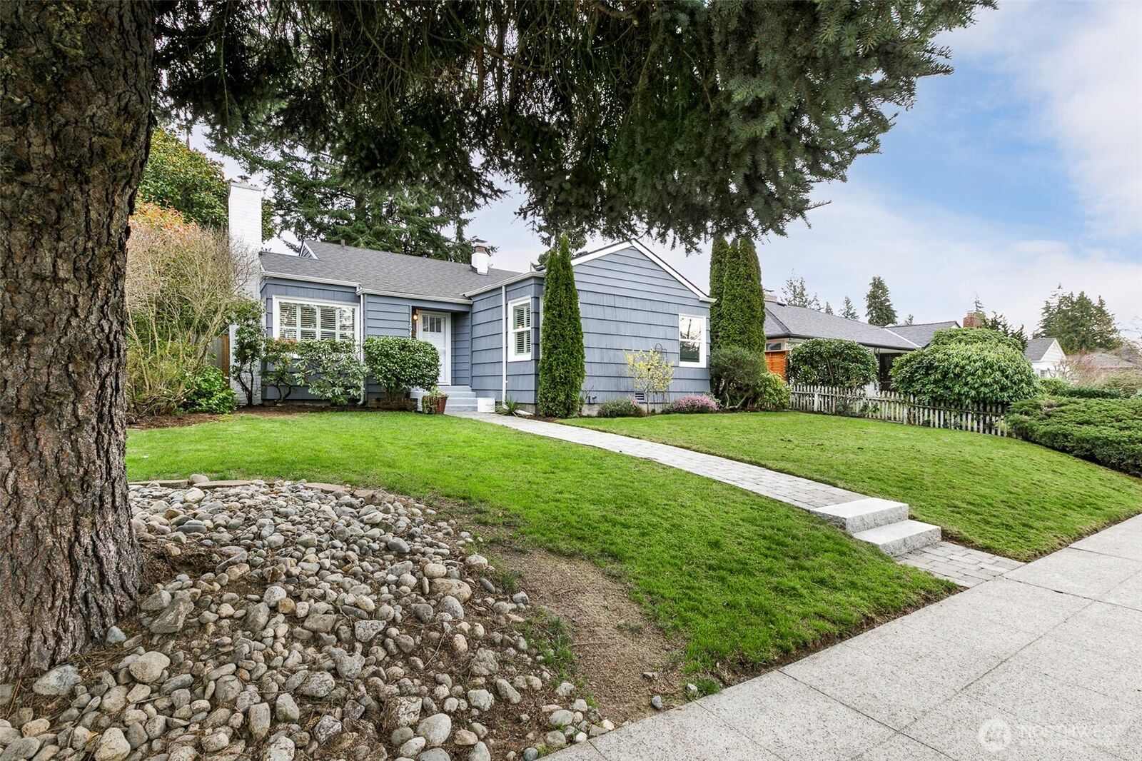 Property Photo: 12044 2nd Avenue NW WA 98177