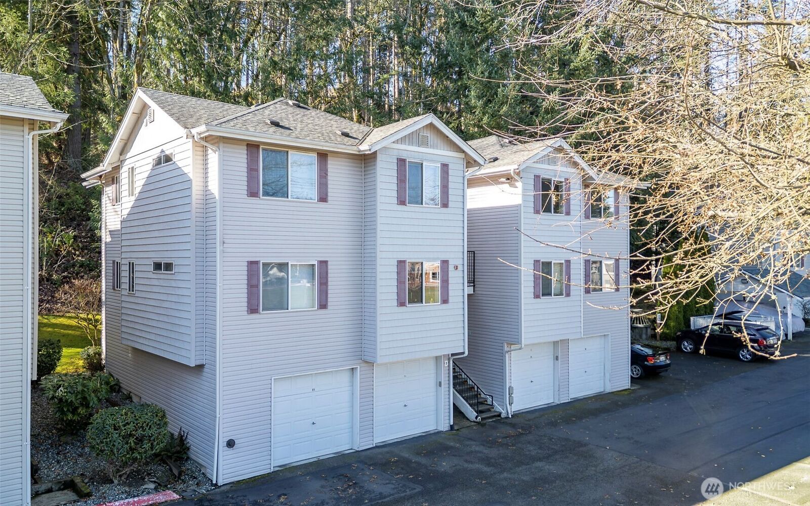 Property Photo:  595  Newport Way  NW D4  WA 98027 